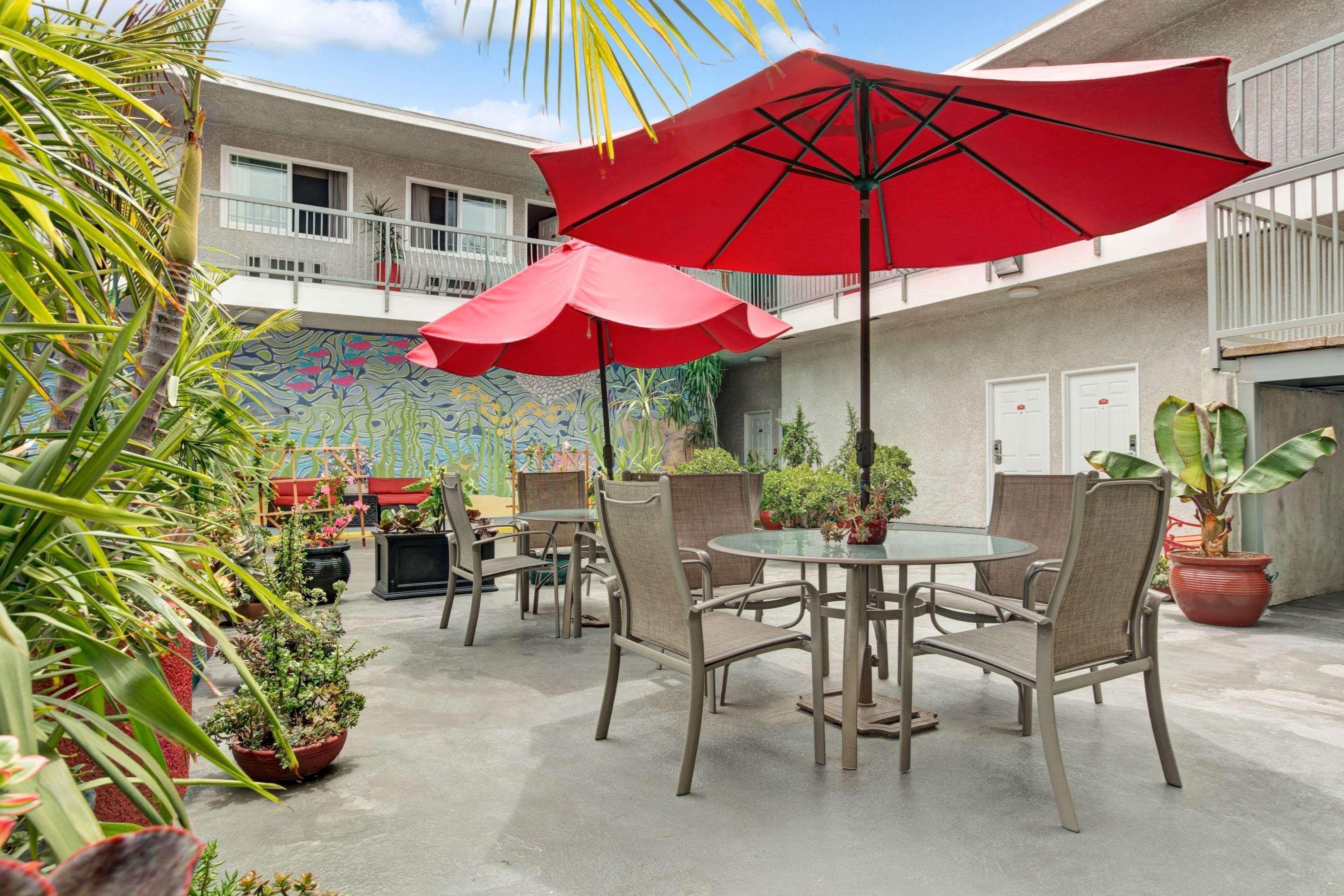 Ramada By Wyndham Redondo Beach Exterior foto